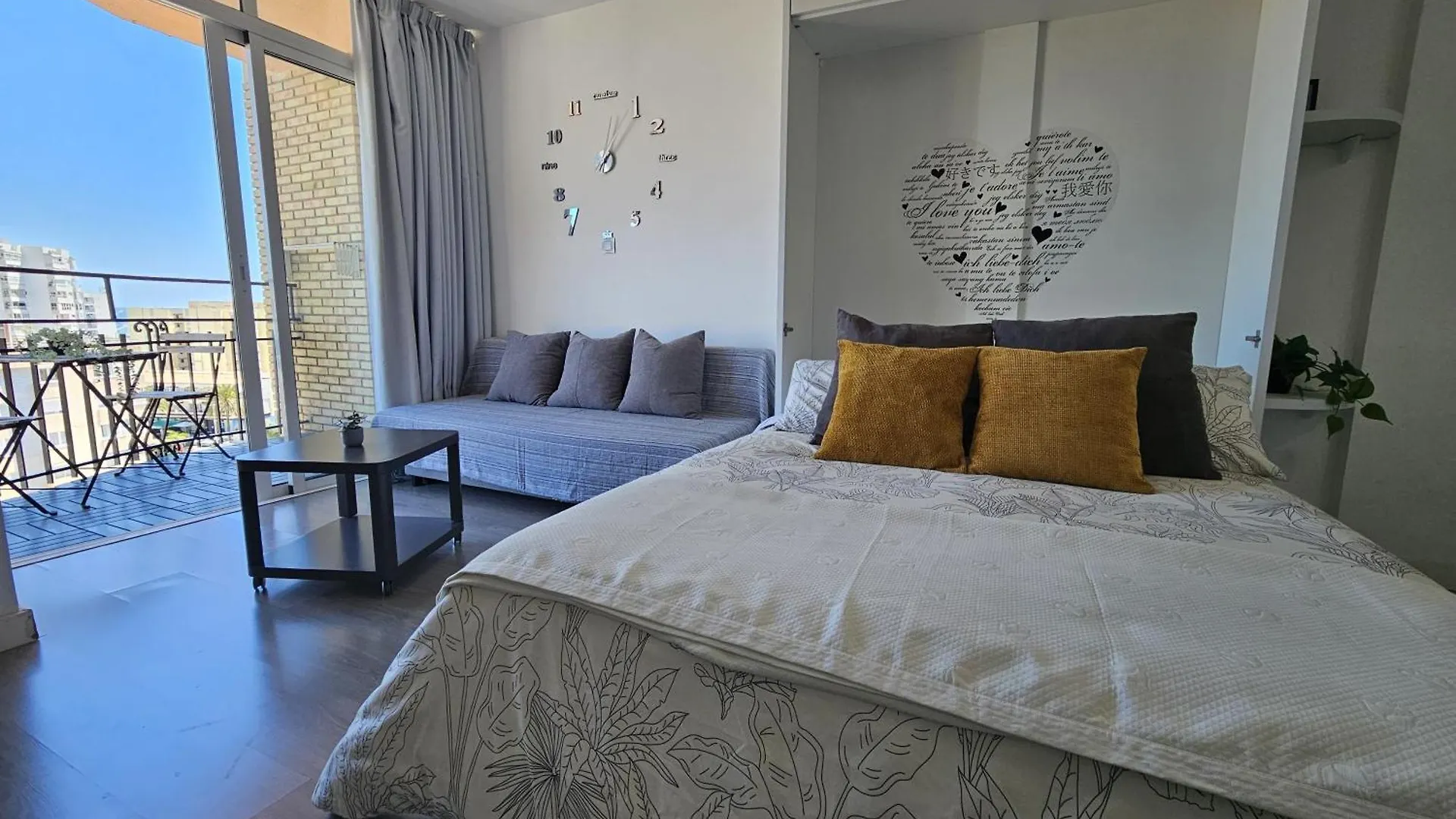 Fantastico Estudio Amplia Terraza Y Vistas Al Mar Benalmadena Spain